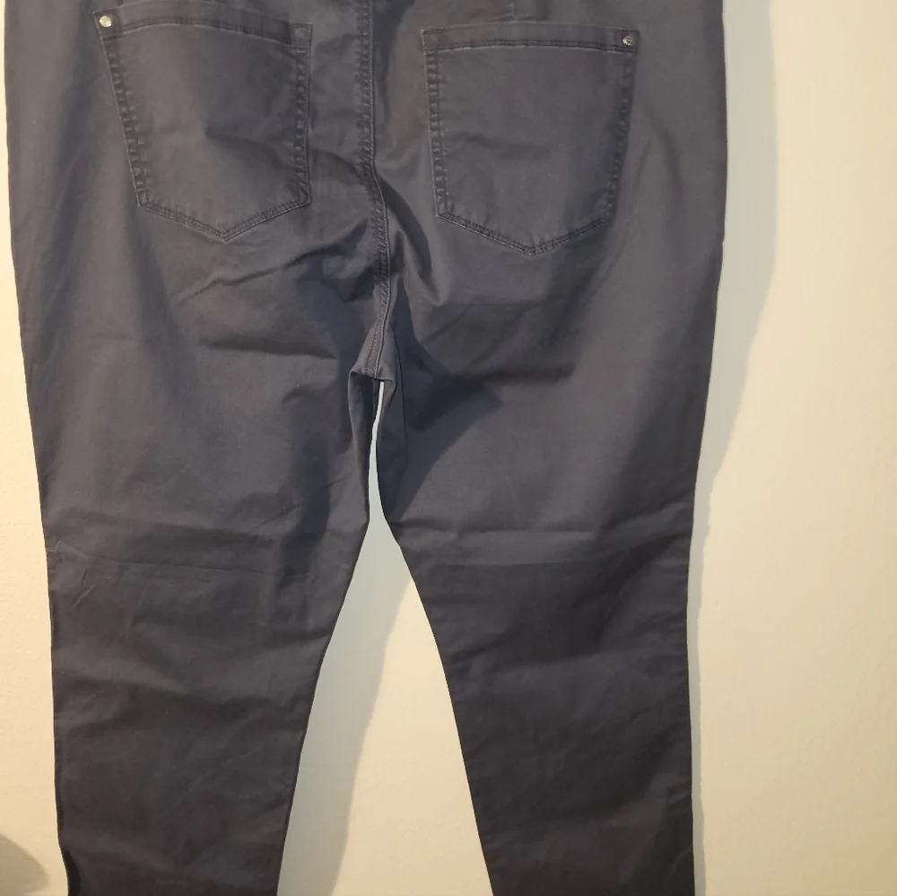 LEE Womans Weathered Blue Pants Size 18M - Picture 9 of 12